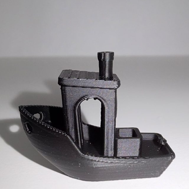 Petit bateau imprimé en PLA Noir