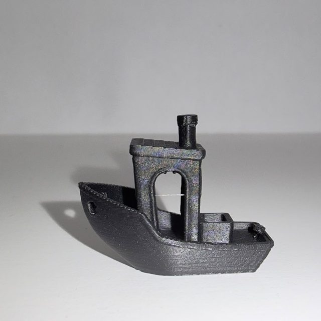 Petit bateau imprimé en PLA Charbon
