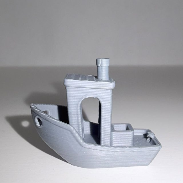 Petit bateau imprimé en PLA Gris cendré