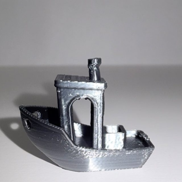 Petit bateau imprimé en PLA Gris titane